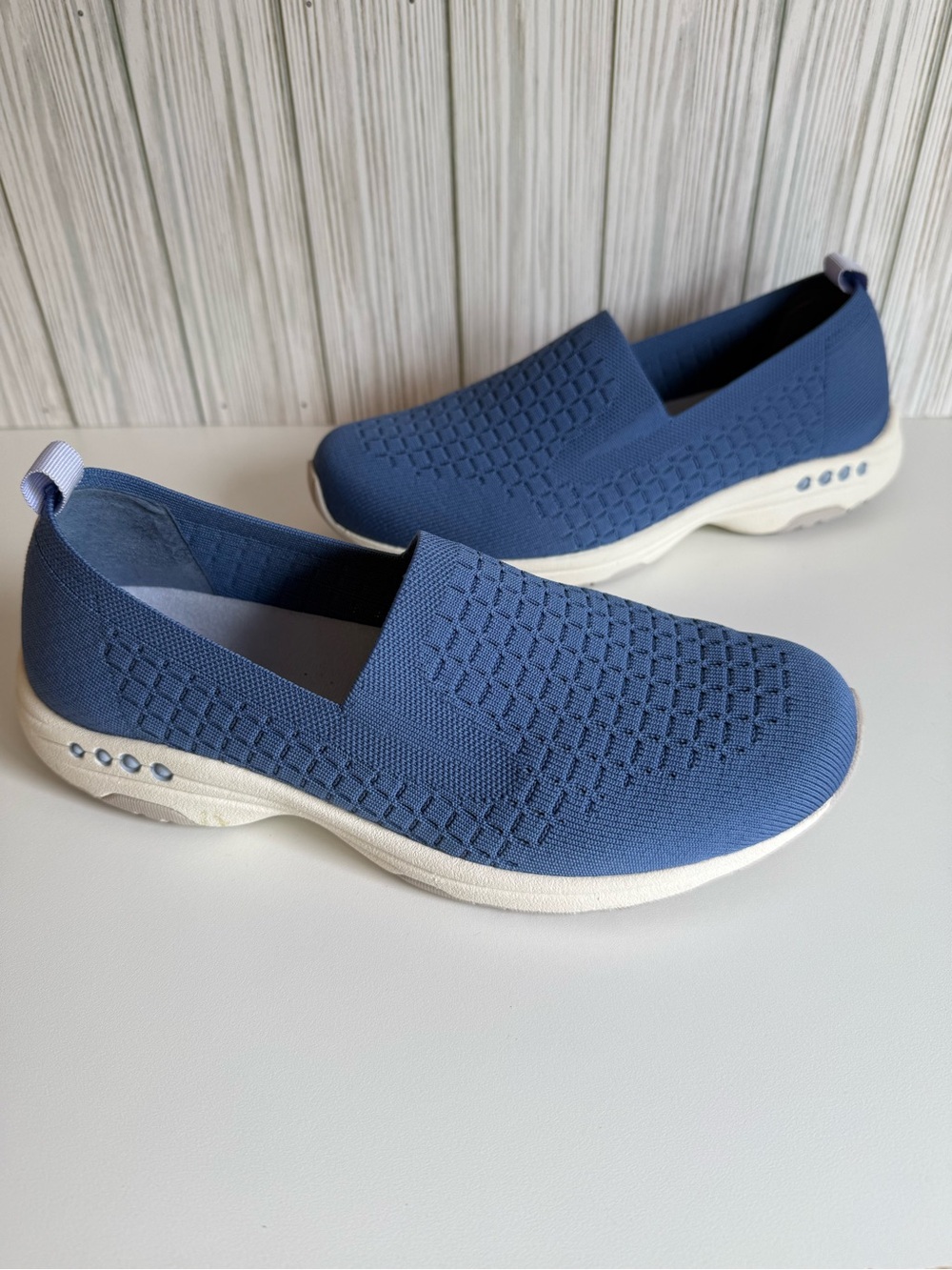 Women’s Easy Spirit Tech Slip On Sneakers in Periwinkle Blue Size 8.5 Wide NEW